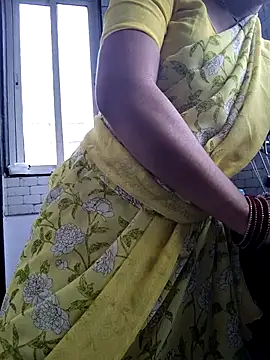 lovelygirl4567 online show from 07-08-26, 03:41