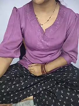 lovelygirl4567 online show from 07-10-26, 03:23