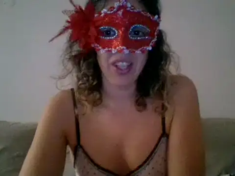 Snapshot of couple-tuga chatting on 02-07-25, 11:24 couple-tuga online show from 02-07-25, 11:24
