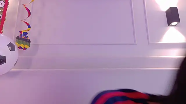 Snapshot of NaomiKlarc chatting on 06-18-26, 11:37 NaomiKlarc online show from 06-18-26, 11:37