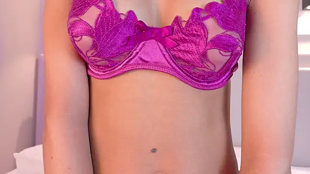Snapshot of NaomiKlarc chatting on 01-06-25, 12:46 NaomiKlarc online show from 01-06-25, 12:46