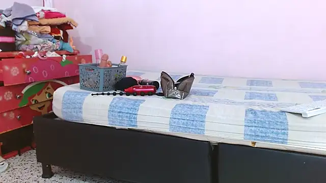 latinabueno41 online show from 02-16-25, 08:33