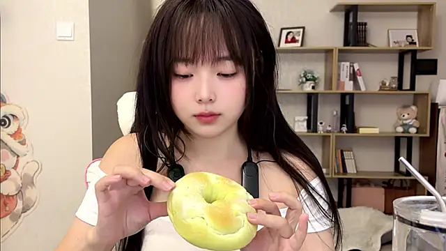 Snapshot of Chenjing0 chatting on 10-21-25, 02:55 Chenjing0 online show from 10-21-25, 02:55