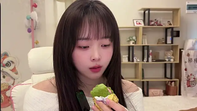 Chenjing0 online show from 01-17-26, 04:27