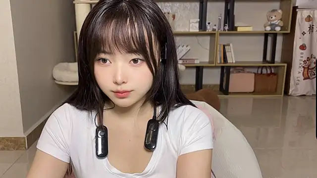 Snapshot of Chenjing0 chatting on 10-10-25, 02:23 Chenjing0 online show from 10-10-25, 02:23