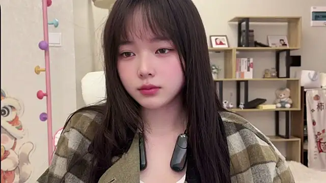 Chenjing0 online show from 11-18-25, 03:21