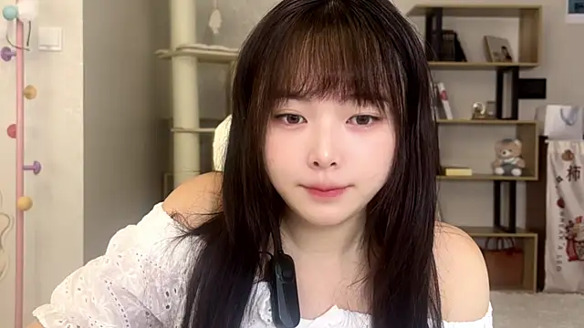 Snapshot of Chenjing0 chatting on 10-15-25, 02:54 Chenjing0 online show from 10-15-25, 02:54