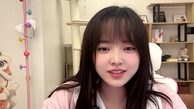 Chenjing0 online show from 10-31-25, 02:57