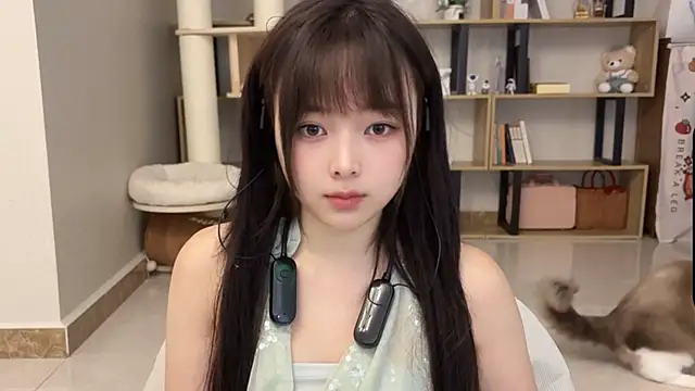 Snapshot of Chenjing0 chatting on 10-11-25, 03:18 Chenjing0 online show from 10-11-25, 03:18