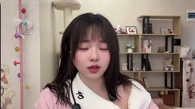 Chenjing0 online show from 11-30-25, 04:13