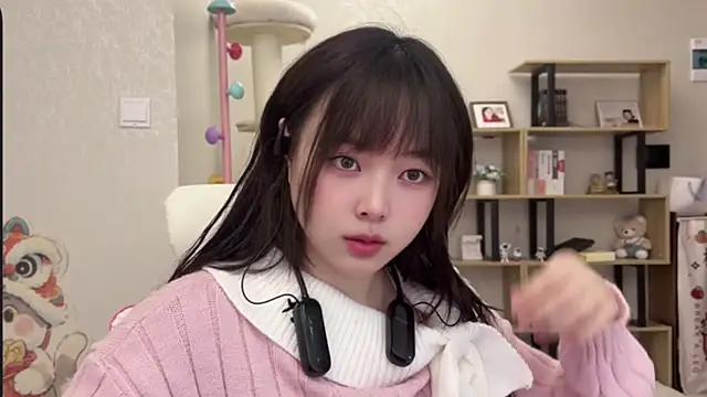 Chenjing0 online show from 11-19-25, 03:17