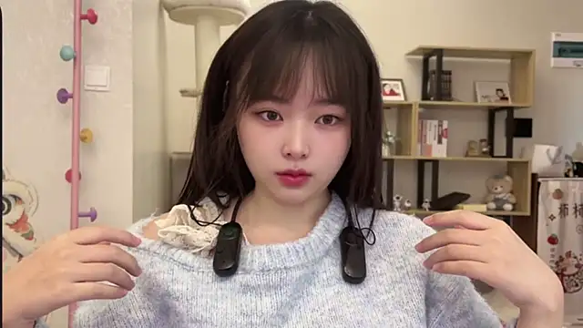 Chenjing0 online show from 11-22-25, 04:22