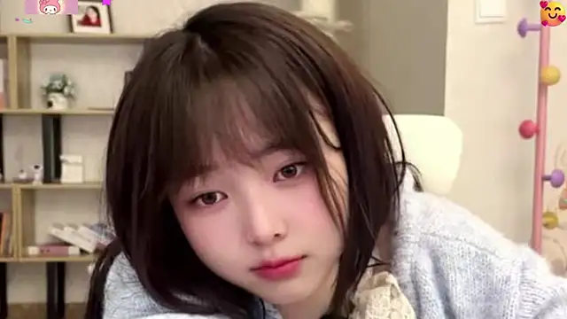 Snapshot of Chenjing0 chatting on 07-15-26, 12:56 Chenjing0 online show from 07-15-26, 12:56