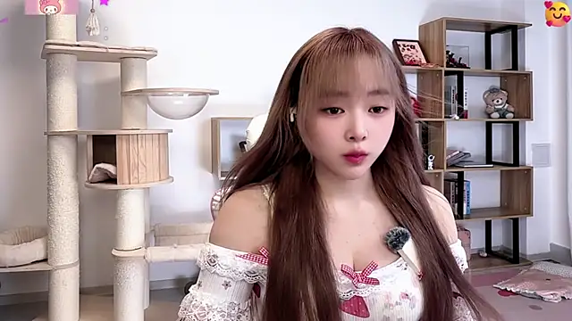 Snapshot of Chenjing0 chatting on 06-30-26, 12:27 Chenjing0 online show from 06-30-26, 12:27