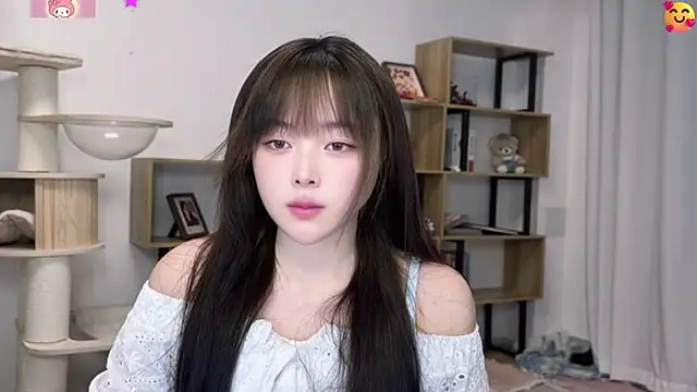 Snapshot of Chenjing0 chatting on 06-04-26, 12:21 Chenjing0 online show from 06-04-26, 12:21