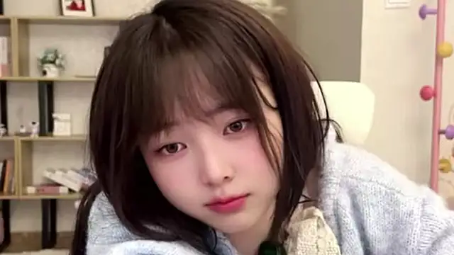 Chenjing0 online show from 05-15-26, 12:14