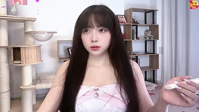 Snapshot of Chenjing0 chatting on 07-18-26, 12:47 Chenjing0 online show from 07-18-26, 12:47