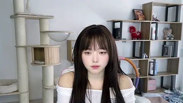 Chenjing0 online show from 04-24-26, 04:47