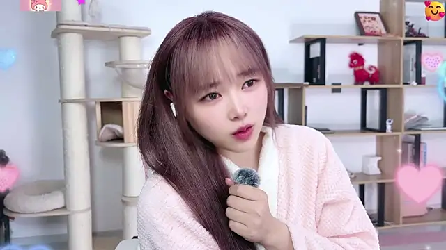 Snapshot of Chenjing0 chatting on 06-22-26, 03:42 Chenjing0 online show from 06-22-26, 03:42