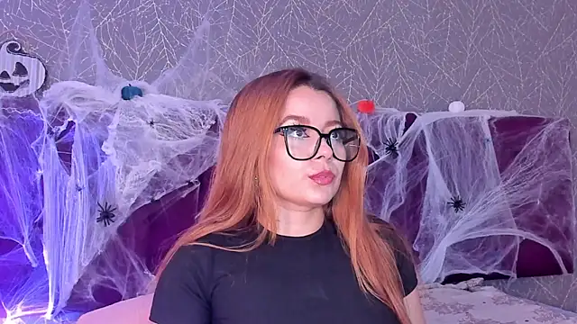 Snapshot of LiaCathaleya chatting on 10-13-25, 08:21 LiaCathaleya online show from 10-13-25, 08:21