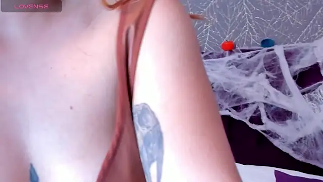 LiaCathaleya online show from 10-29-25, 08:30