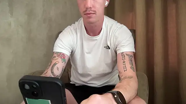 Snapshot of long_1313 chatting on 10-26-25, 12:16 long 1313 online show from 10-26-25, 12:16