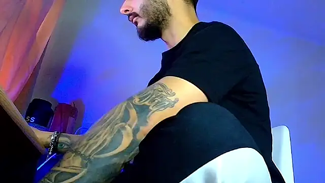 XanderCage99 online show from 12-18-25, 08:19