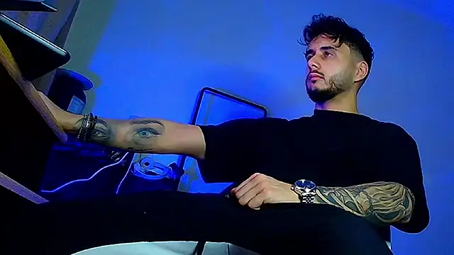 Snapshot of XanderCage99 chatting on 02-11-26, 03:45 XanderCage99 online show from 02-11-26, 03:45