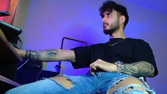 Snapshot of XanderCage99 chatting on 03-21-26, 08:19 XanderCage99 online show from 03-21-26, 08:19