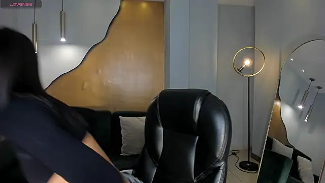 NiaSalvatore online show from 02-05-26, 03:24