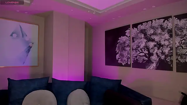 NiaSalvatore online show from 11-04-25, 07:39