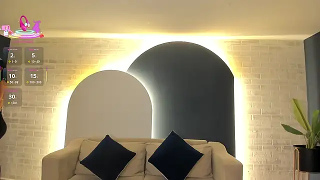 NiaSalvatore online show from 11-24-25, 07:03