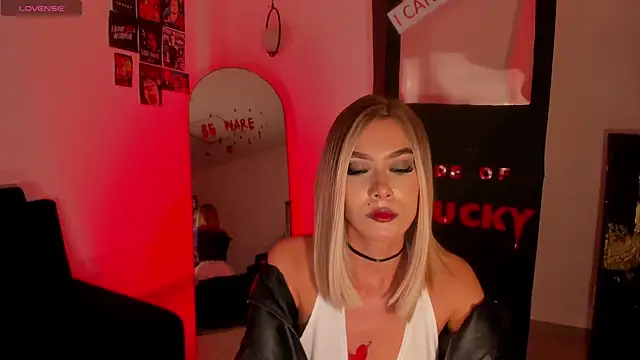 NiaSalvatore online show from 10-24-25, 10:20