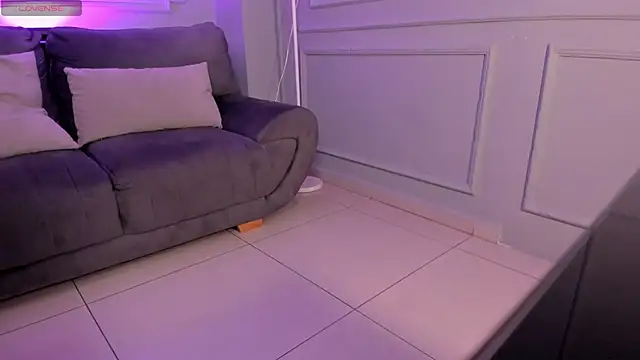 NiaSalvatore online show from 03-22-25, 10:48