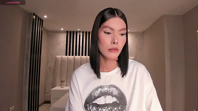 NiaSalvatore online show from 09-08-25, 06:18