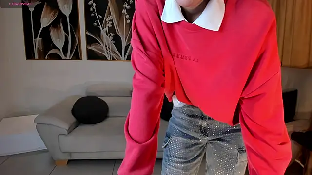 NiaSalvatore online show from 10-20-25, 07:36