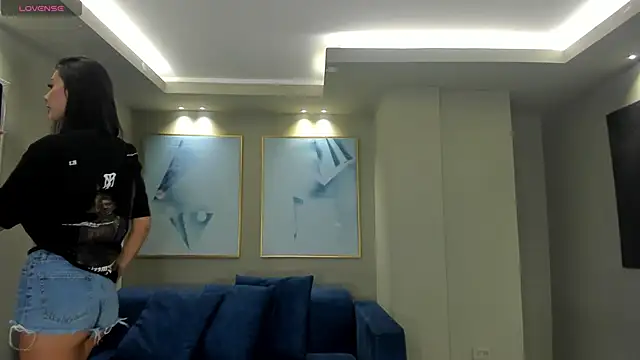 NiaSalvatore online show from 10-03-25, 07:15