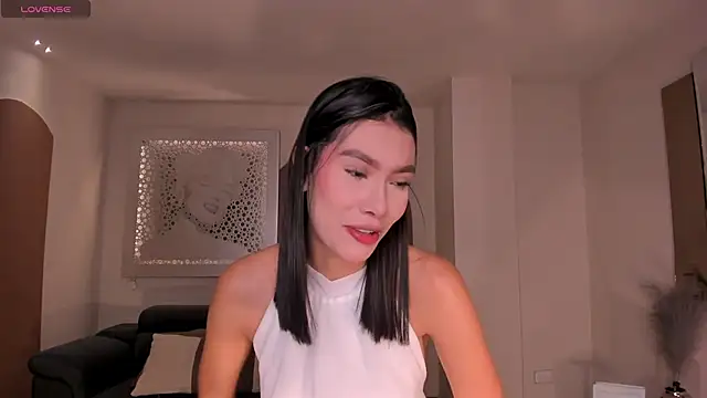 NiaSalvatore online show from 04-12-26, 05:05