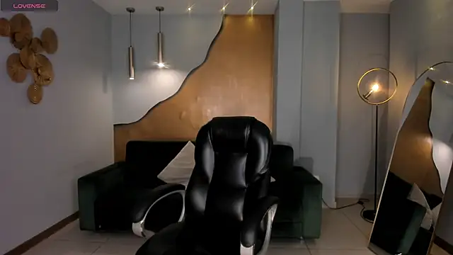 NiaSalvatore online show from 02-06-26, 03:24