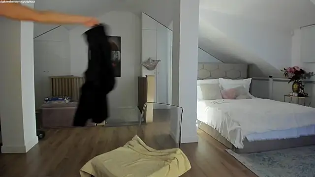 Yourhotqueeen online show from 10-01-25, 10:46