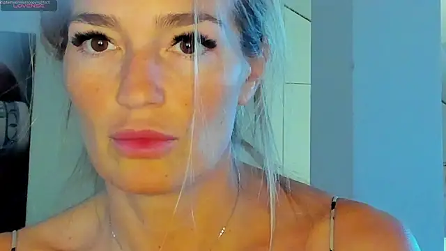 Yourhotqueeen online show from 05-12-26, 04:57
