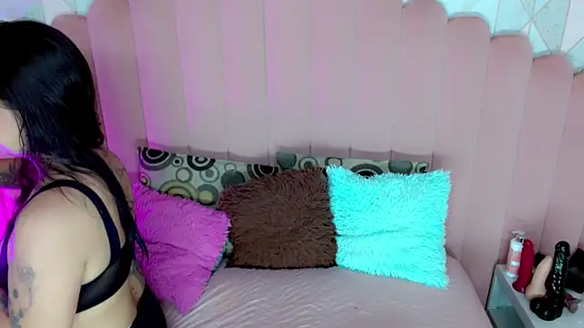 Carolaine01 online show from 11-12-25, 04:33