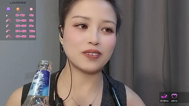 Lucky-xiuxiu online show from 11-28-25, 01:22