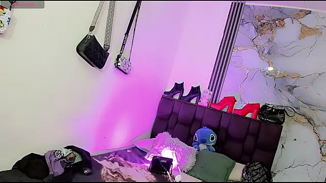 Snapshot of Gisele_fox chatting on 06-17-26, 07:35 Gisele fox online show from 06-17-26, 07:35
