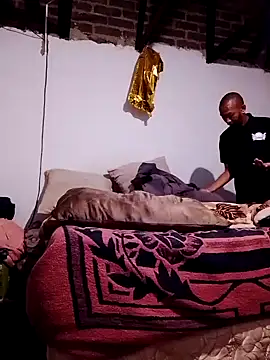 KMbesxxx online show from 10-18-25, 09:28