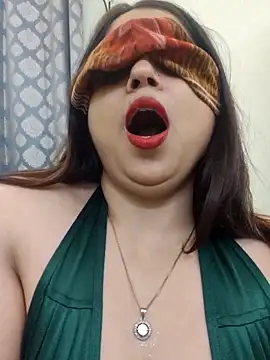 shreya1765 online show from 10-22-25, 11:42