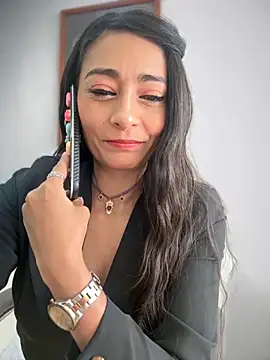 BELLA--26 online show from 10-30-25, 01:42