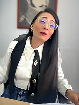 BELLA--26 online show from 11-27-25, 01:44