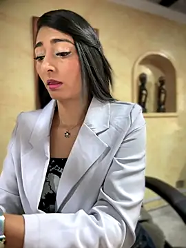 BELLA--26 online show from 10-27-25, 01:56