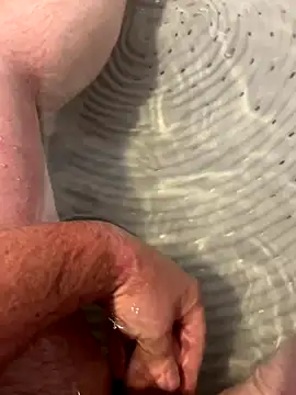 Snapshot of Ucsamiam chatting on 10-17-25, 11:34 Ucsamiam online show from 10-17-25, 11:34